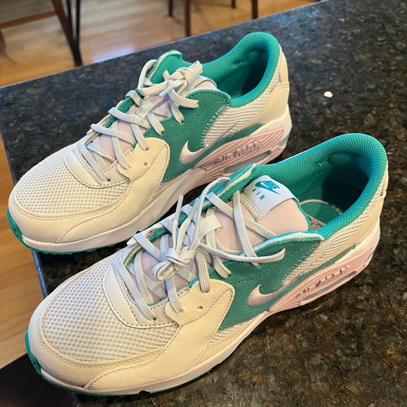 Nike Shoes - Women’s Nike Ait Max Excee walking running sneakers shoes teal white size 10